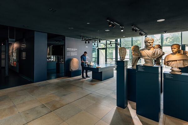 Auf dem Bild ist eine Ausstellung des Limesmseum Aalen zu sehen.